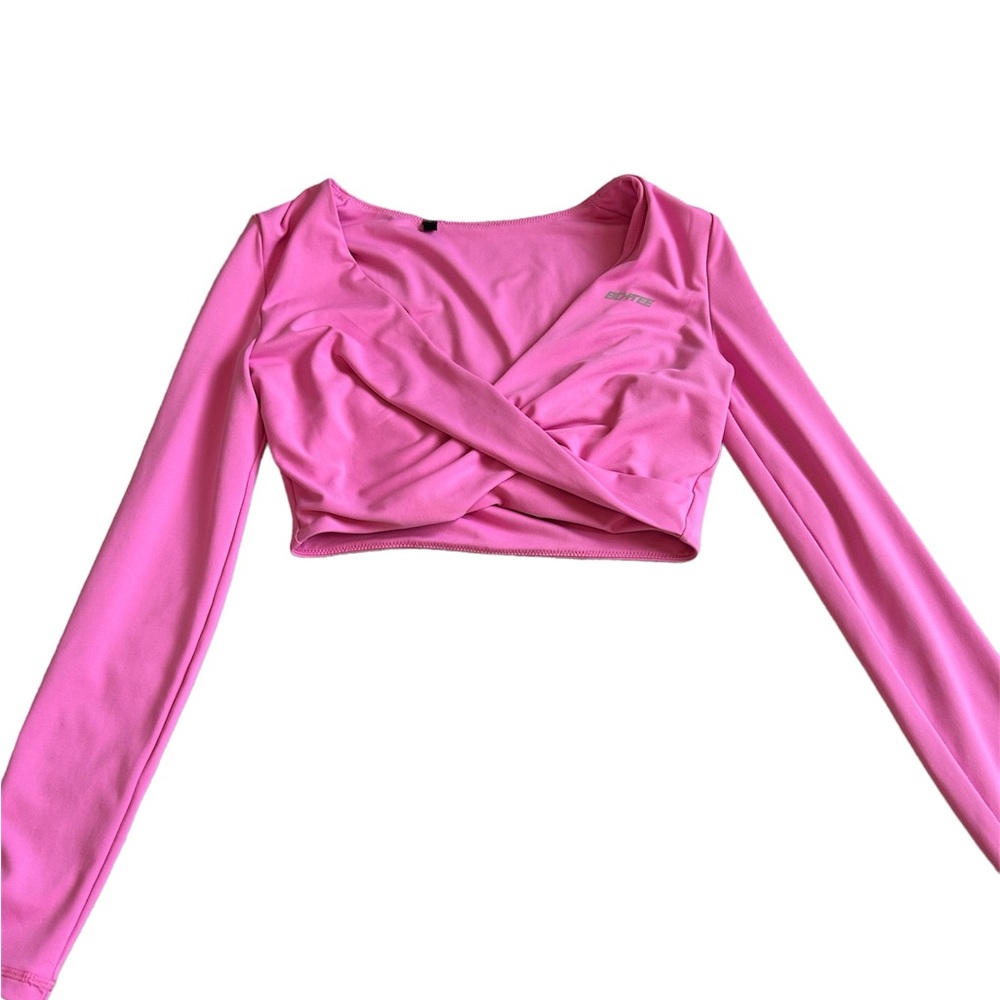 Bo tee pink slight cropped athletic top